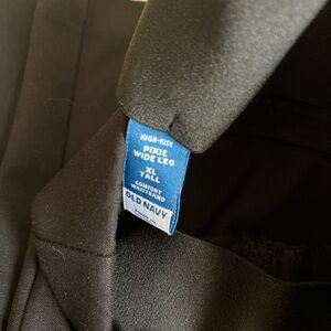 Old Navy Black Wide-Leg Pixie Pants